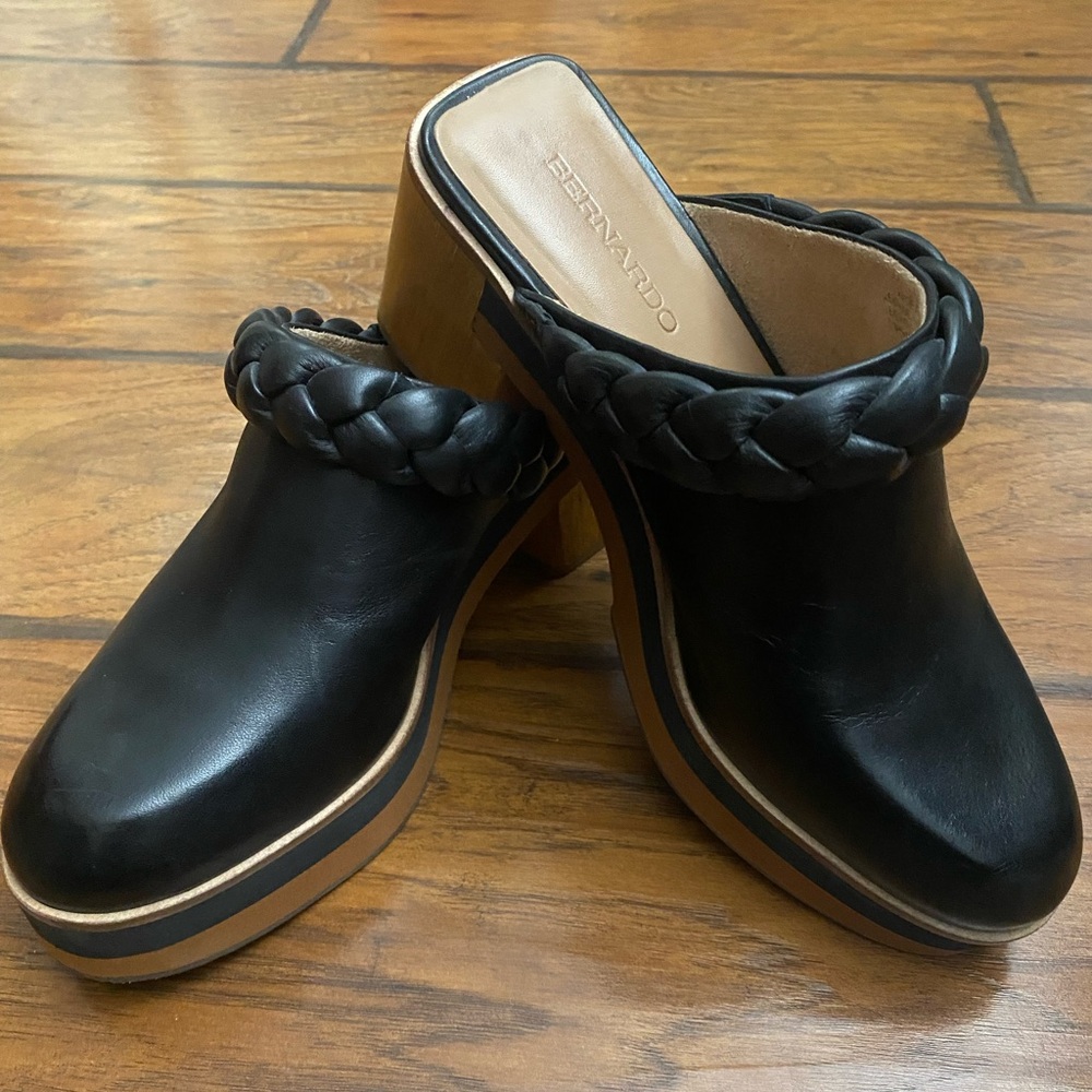 Bernardo Saffia Black Leather Mule Clogs Size 7.5